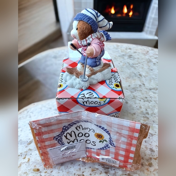 Mary's Moo Moos "Barn to Ski" 1999 Limited Edition Figurine - Picture 2 of 8